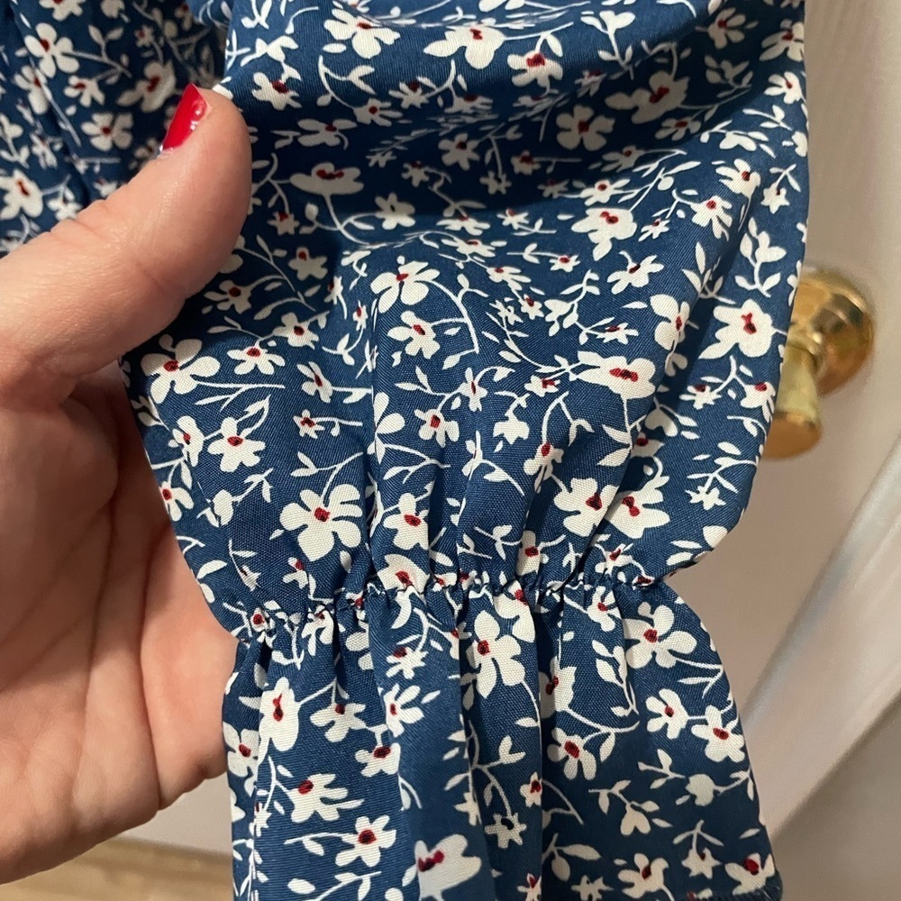 Maacie floral top—small - Picture 3 of 6